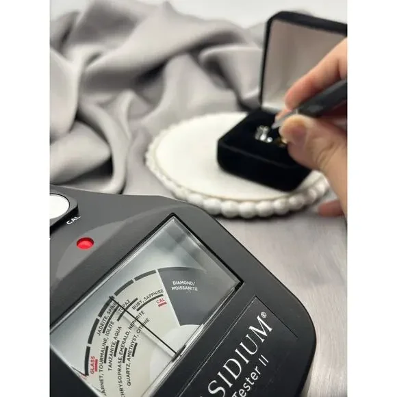 9k Yellow Gold Topaz & Diamond Ring SZ 8 / 3 Grams - Picture 6 of 8